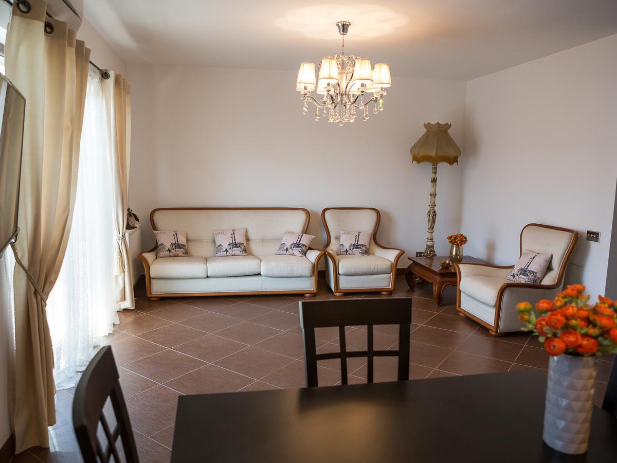 Casa Bella ApartmentsBragadiru エクステリア 写真